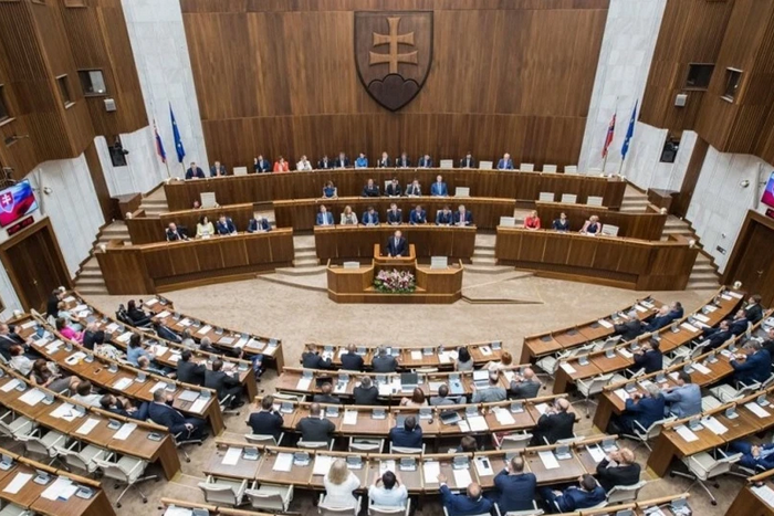 Полша е готова безплатно да охранява въздушното пространство на Словакия